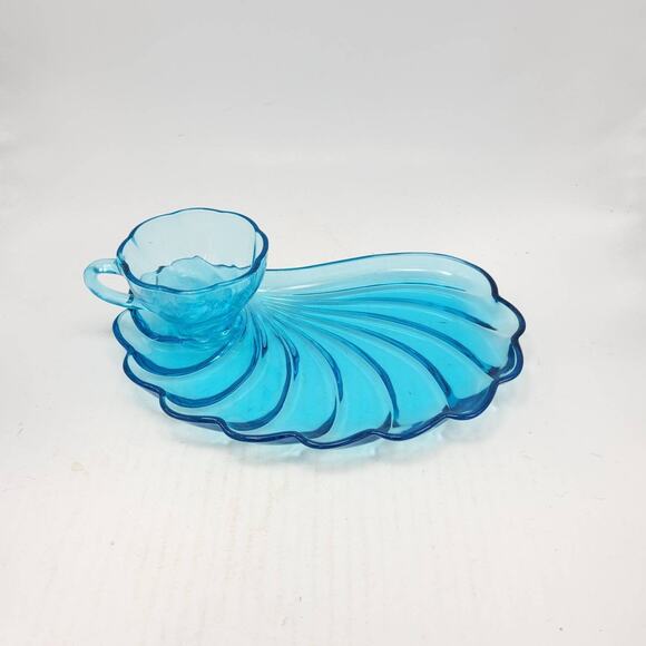 Vintage Capri Snack Set, Hazel Atlas Seashell, Blue Swirl Colonial, Luncheon Set - Picture 1 of 6